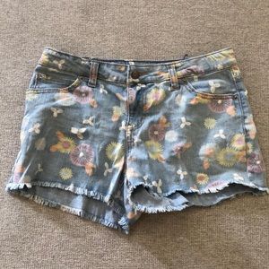 Jean shorts with cute design
